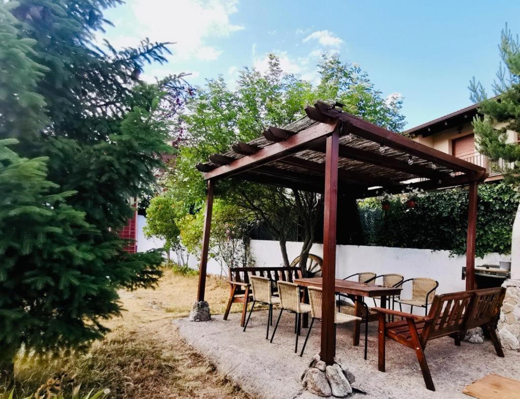 El Piornal Guest House Navarredonda de Gredos Bagian luar foto